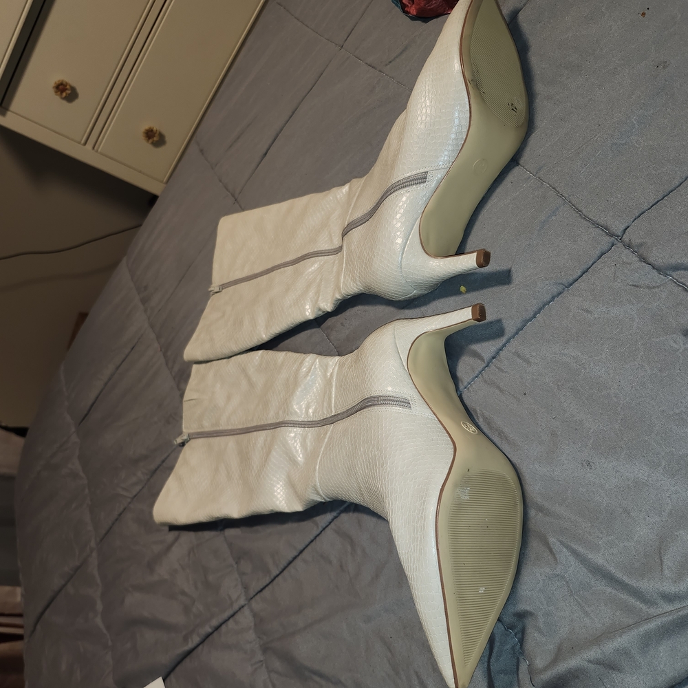Bandolino Cream Heeled Boots with Sculptural Design
